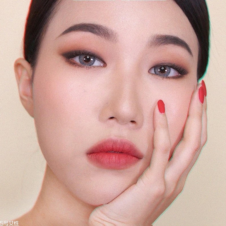 愛茉莉一周眼影好用嗎 百搭日常適合任何人用 愛茉莉一周眼影好用嗎 百搭日常適合任何人用