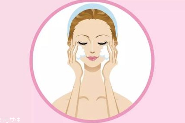 夏天黑頭多怎么徹底清除 堅(jiān)持3點(diǎn)讓黑頭不再找你