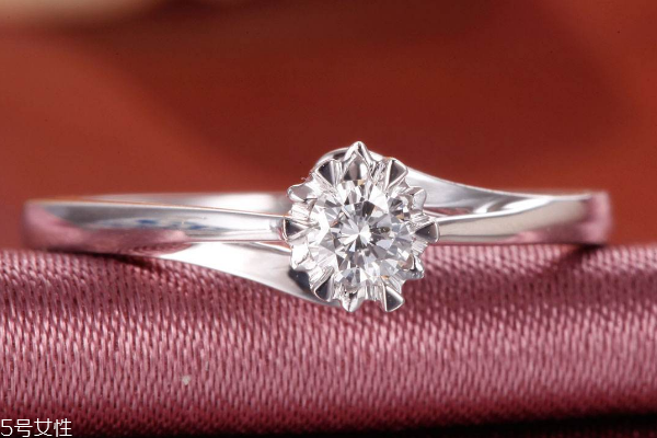 鉑金戒指發(fā)黃怎么清洗 這幾點(diǎn)要學(xué)會(huì) 鉑金戒指發(fā)黃怎么清洗 這幾點(diǎn)要學(xué)會(huì)