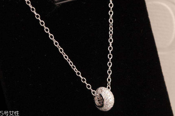 鉑金項(xiàng)鏈可以換黃金嗎 價(jià)值差很遠(yuǎn) 鉑金項(xiàng)鏈可以換黃金嗎 價(jià)值差很遠(yuǎn)