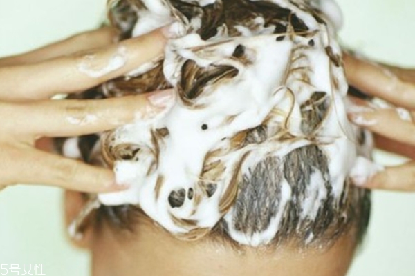 頭發(fā)怎么洗不掉發(fā) 3步驟洗出超多發(fā)量 頭發(fā)怎么洗不掉發(fā) 3步驟洗出超多發(fā)量