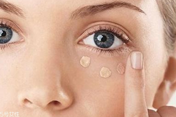 遮瑕膏的錯誤用法 請不要狂買白色遮瑕膏 遮瑕膏的錯誤用法 請不要狂買白色遮瑕膏