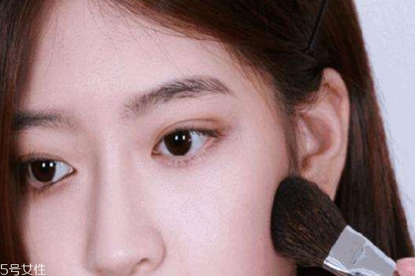 腮紅要注意什么地方 4個(gè)地方不可取 腮紅要注意什么地方 4個(gè)地方不可取