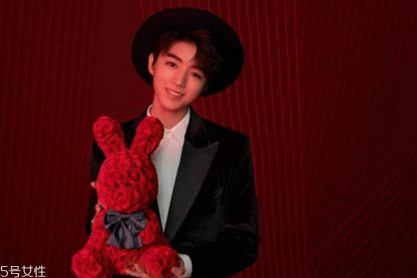 roseonly七夕玫瑰兔公仔多少錢 甜爆七夕 roseonly七夕玫瑰兔公仔多少錢 甜爆七夕