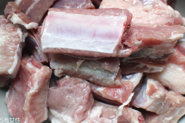 排骨可以燉黃瓜嗎 這個湯也好喝 排骨可以燉黃瓜嗎 這個湯也好喝