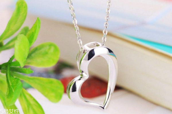 鉑金項鏈長度怎么選擇 根據(jù)身高和臉型 鉑金項鏈長度怎么選擇 根據(jù)身高和臉型