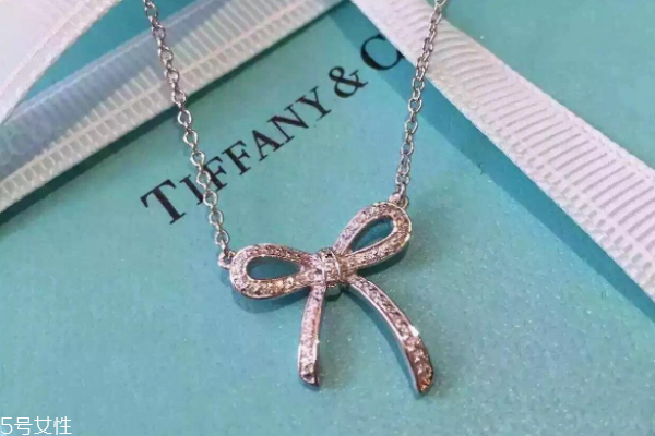 鉑金項(xiàng)鏈長(zhǎng)度怎么選擇 根據(jù)身高和臉型 鉑金項(xiàng)鏈長(zhǎng)度怎么選擇 根據(jù)身高和臉型