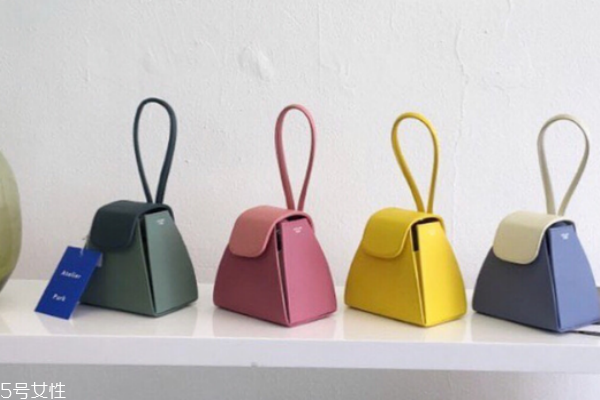 牛皮包包褪色怎么辦 保養(yǎng)方式很關鍵 牛皮包包褪色怎么辦 保養(yǎng)方式很關鍵