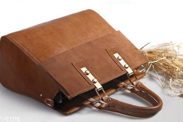 牛皮包包怎么辨別真假 一定要學(xué)會(huì) 牛皮包包怎么辨別真假 一定要學(xué)會(huì)