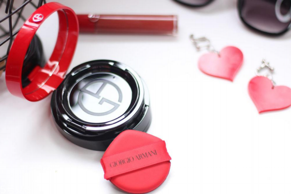 阿瑪尼氣墊和圣羅蘭氣墊哪個好用 阿瑪尼氣墊和ysl氣墊 阿瑪尼氣墊和圣羅蘭氣墊哪個好用 阿瑪尼氣墊和ysl氣墊