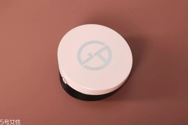 阿瑪尼紅氣墊和粉氣墊哪個好 阿瑪尼紅氣墊和粉氣墊區(qū)別 阿瑪尼紅氣墊和粉氣墊哪個好 阿瑪尼紅氣墊和粉氣墊區(qū)別