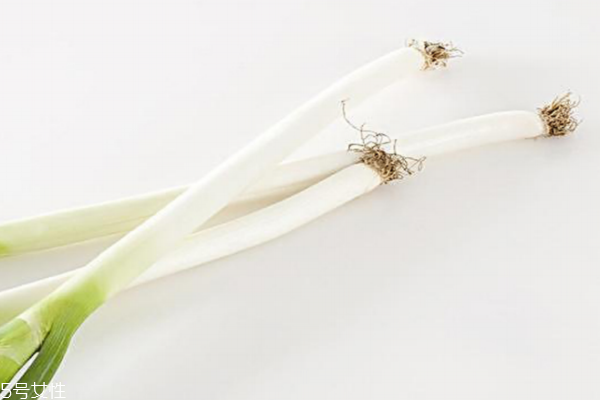 大蔥是辛辣食物嗎 屬于這個(gè)類別