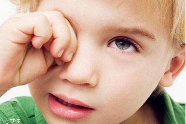 ?；瘖y戴隱形眼鏡如何預防眼結石