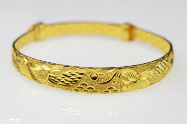 黃金手鐲多少錢(qián)一克 看當(dāng)日金價(jià) 黃金手鐲多少錢(qián)一克 看當(dāng)日金價(jià)