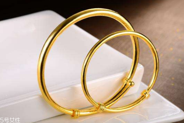 黃金手鐲多少錢一克 看當(dāng)日金價(jià) 黃金手鐲多少錢一克 看當(dāng)日金價(jià)