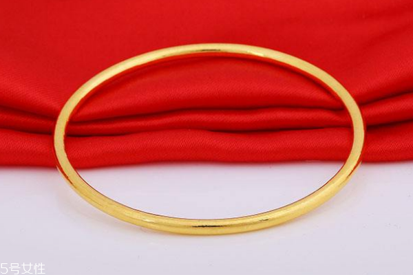 黃金手鐲多少錢一克 看當(dāng)日金價(jià) 黃金手鐲多少錢一克 看當(dāng)日金價(jià)
