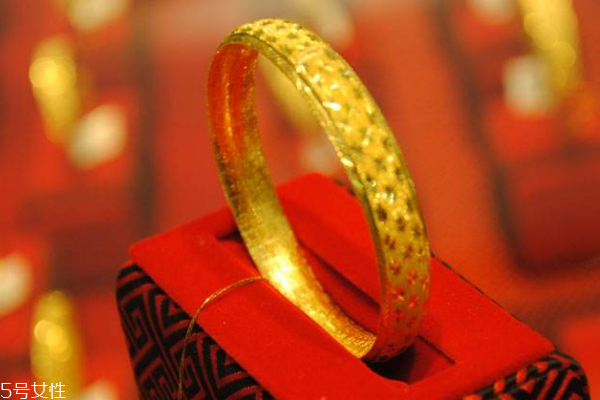 黃金手鐲變形了怎么辦 這樣就能修復(fù)啦 黃金手鐲變形了怎么辦 這樣就能修復(fù)啦