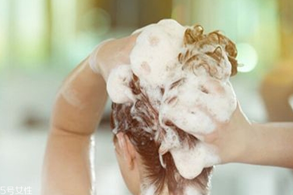游泳后頭發(fā)發(fā)木怎么辦 5個方法令頭發(fā)柔順不打結 游泳后頭發(fā)發(fā)木怎么辦 5個方法令頭發(fā)柔順不打結
