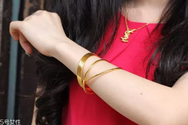 黃金手鐲怎么辨別真假 從這幾點(diǎn)下手 黃金手鐲怎么辨別真假 從這幾點(diǎn)下手