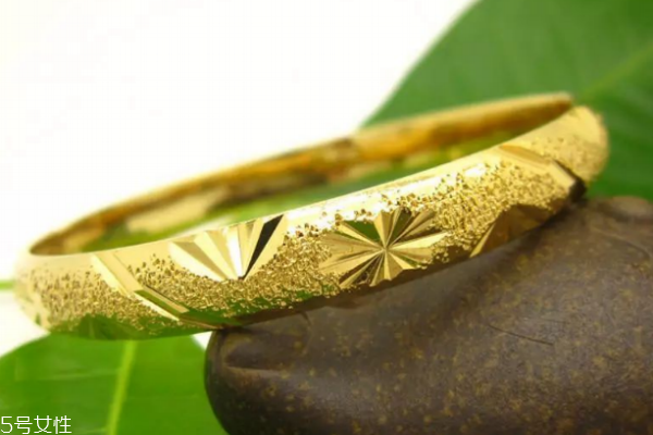 黃金手鐲怎么辨別真假 從這幾點(diǎn)下手 黃金手鐲怎么辨別真假 從這幾點(diǎn)下手