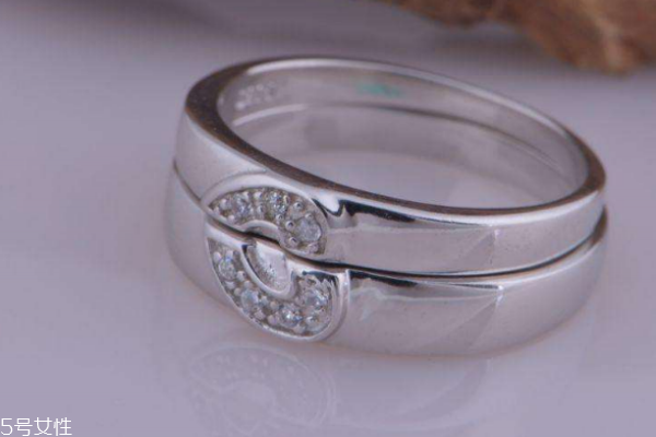 925銀戒指能不能碰水 長期碰水會變暗 925銀戒指能不能碰水 長期碰水會變暗