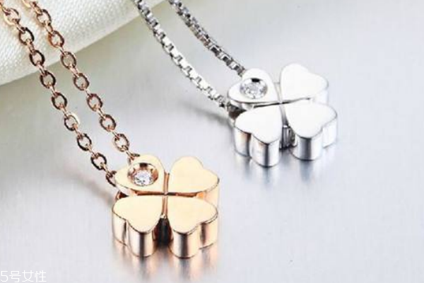 玫瑰金項(xiàng)鏈可以碰水嗎 項(xiàng)鏈可能會(huì)褪色 玫瑰金項(xiàng)鏈可以碰水嗎 項(xiàng)鏈可能會(huì)褪色