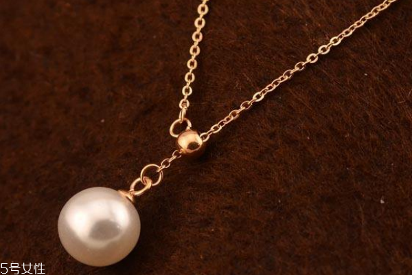 玫瑰金項(xiàng)鏈可以碰水嗎 項(xiàng)鏈可能會(huì)褪色 玫瑰金項(xiàng)鏈可以碰水嗎 項(xiàng)鏈可能會(huì)褪色