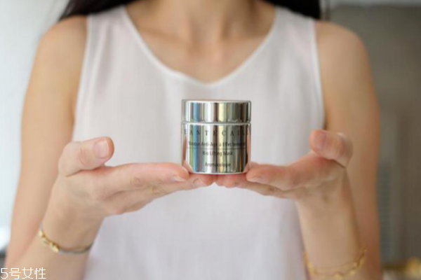 新手用面膜怎么挑到合適的 買面膜注意3點(diǎn)就足夠 新手用面膜怎么挑到合適的 買面膜注意3點(diǎn)就足夠