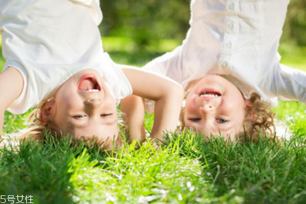 倒立可以瘦腿嗎 倒立的好處 倒立可以瘦腿嗎 倒立的好處