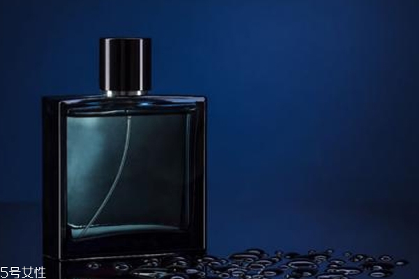什么性格適合什么香水 性格高冷用什么香水 什么性格適合什么香水 性格高冷用什么香水