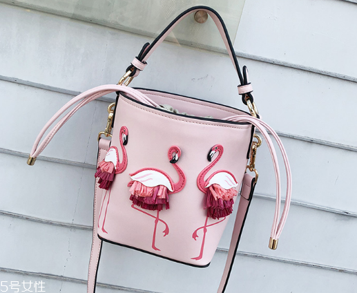 最近流行什么包包 逛街上班統(tǒng)統(tǒng)hold住 最近流行什么包包 逛街上班統(tǒng)統(tǒng)hold住