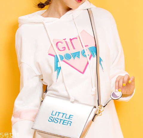 最近流行什么包包 逛街上班統(tǒng)統(tǒng)hold住 最近流行什么包包 逛街上班統(tǒng)統(tǒng)hold住