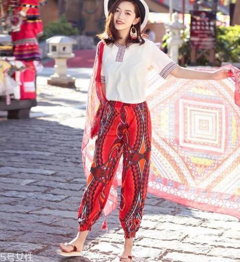 燈籠褲配什么上衣好看 深受文藝青年喜愛 燈籠褲配什么上衣好看 深受文藝青年喜愛