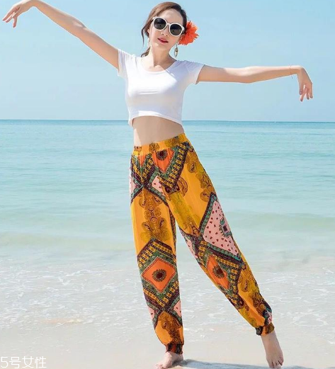 燈籠褲配什么上衣好看 深受文藝青年喜愛 燈籠褲配什么上衣好看 深受文藝青年喜愛