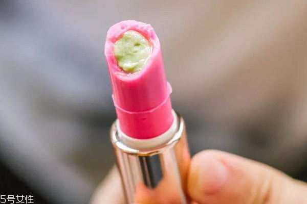 口紅過期是什么樣子 有這些現(xiàn)象趕緊扔掉 口紅過期是什么樣子 有這些現(xiàn)象趕緊扔掉