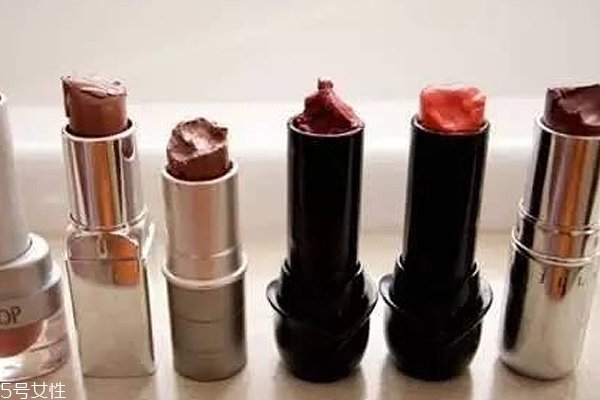 口紅過期是什么樣子 有這些現(xiàn)象趕緊扔掉 口紅過期是什么樣子 有這些現(xiàn)象趕緊扔掉