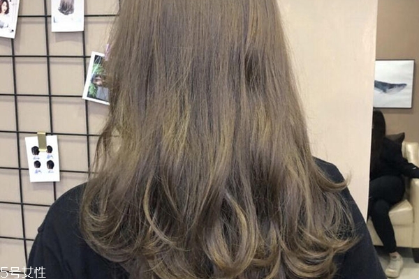 染什么色顯白顯年輕 快將這7款撩人發(fā)色收入囊中