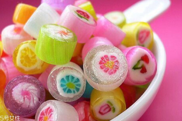 甜食對皮膚好還是不好 對皮膚4大危害不可不知 甜食對皮膚好還是不好 對皮膚4大危害不可不知