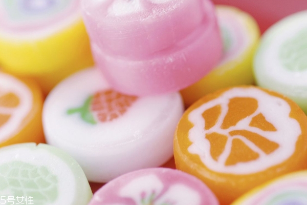 甜食對皮膚好還是不好 對皮膚4大危害不可不知 甜食對皮膚好還是不好 對皮膚4大危害不可不知