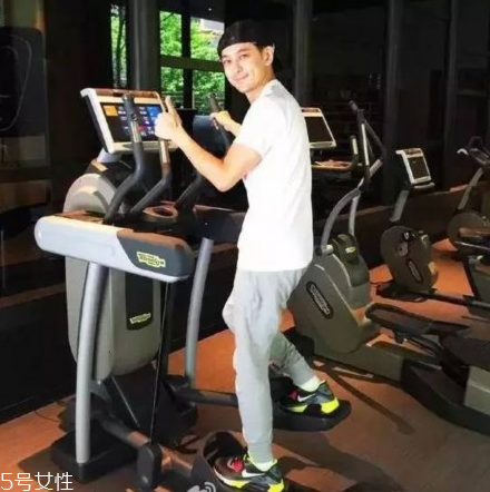 健身和不健身的區(qū)別 堅(jiān)持健身的好處 健身和不健身的區(qū)別 堅(jiān)持健身的好處