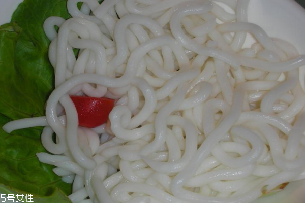 烏冬面有點酸 輕微酸味是正常的 烏冬面有點酸 輕微酸味是正常的