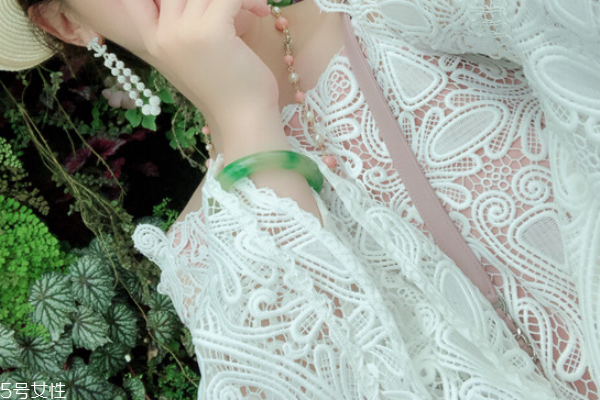 翡翠手鐲會越戴越透嗎 佩戴習慣很重要