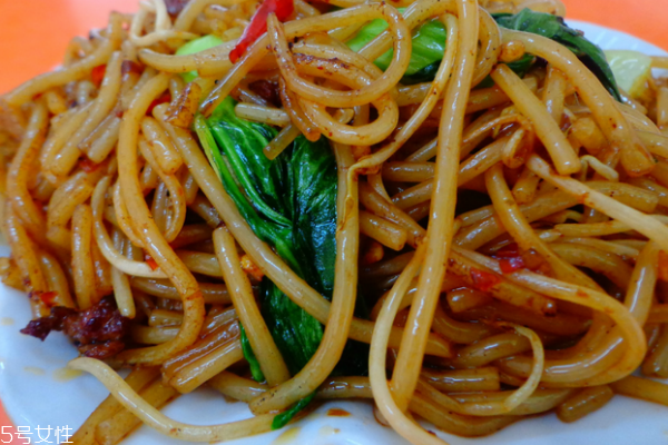 炒粉有多少卡路里 熱量很有點(diǎn)高 炒粉有多少卡路里 熱量很有點(diǎn)高