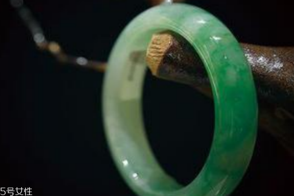 翡翠手鐲圈口怎么測量 尺寸很關(guān)鍵 翡翠手鐲圈口怎么測量 尺寸很關(guān)鍵