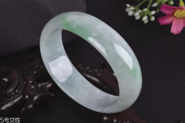 翡翠手鐲圈口怎么測量 尺寸很關(guān)鍵 翡翠手鐲圈口怎么測量 尺寸很關(guān)鍵