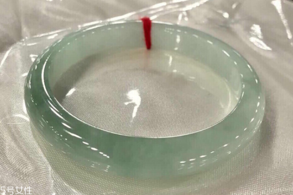 翡翠手鐲一般多少錢 市場行情要了解 翡翠手鐲一般多少錢 市場行情要了解