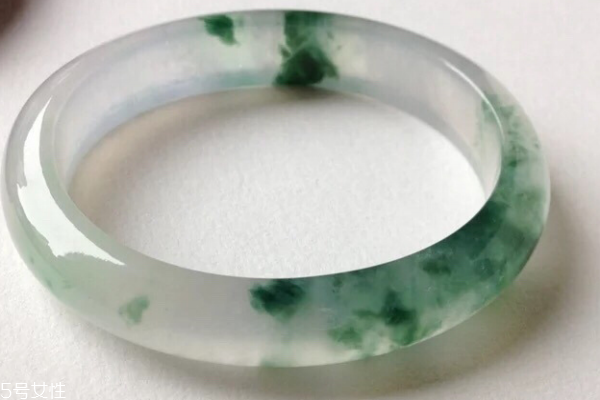 翡翠手鐲一般多少錢 市場行情要了解 翡翠手鐲一般多少錢 市場行情要了解