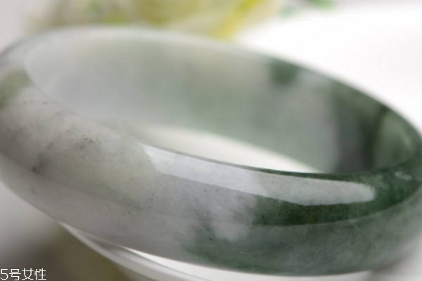 翡翠手鐲睡覺能戴嗎 影響睡眠質(zhì)量 翡翠手鐲睡覺能戴嗎 影響睡眠質(zhì)量