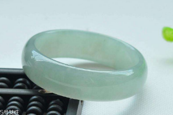 翡翠手鐲睡覺能戴嗎 影響睡眠質(zhì)量 翡翠手鐲睡覺能戴嗎 影響睡眠質(zhì)量