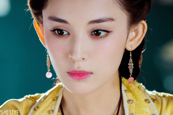 腮紅應(yīng)該涂在什么位置 5個(gè)地方召喚嘭嘭紅潤肌 腮紅應(yīng)該涂在什么位置 5個(gè)地方召喚嘭嘭紅潤肌